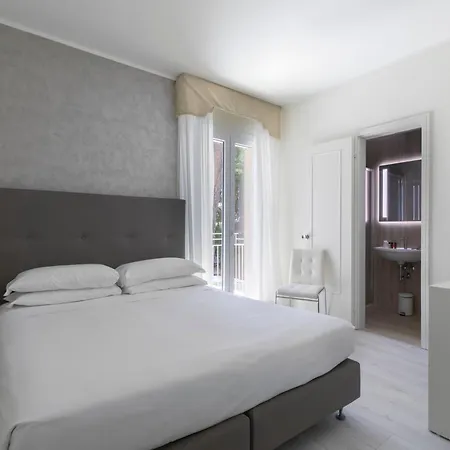 Hotel Gallia & 4*